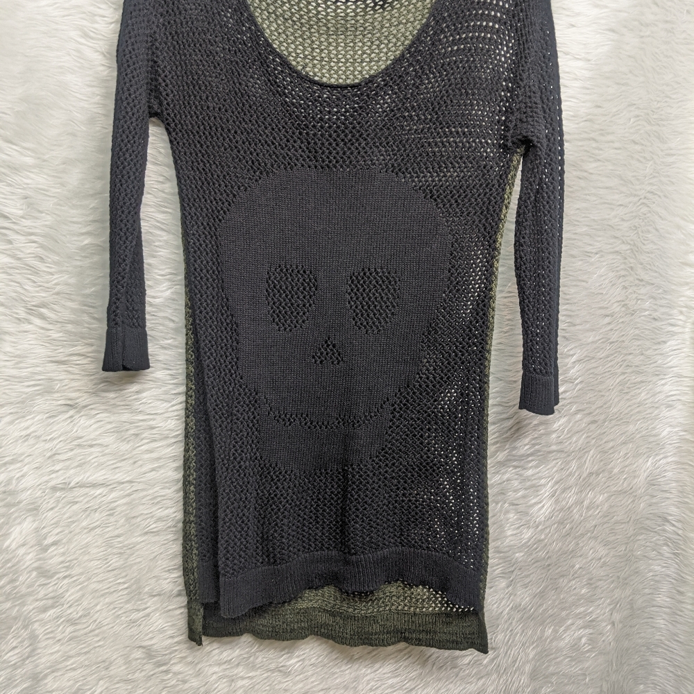 The Buckle Daytrip top w/ skull-- size small